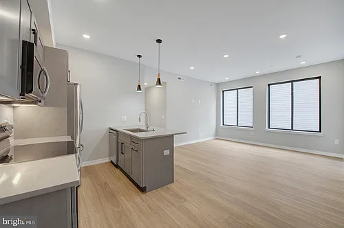 1205 S 15th St #3D Photo 1