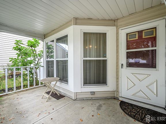 2nd image of 21 Bailly Dr