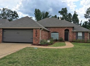 946 Clubhouse Dr, Pearl, MS 39208