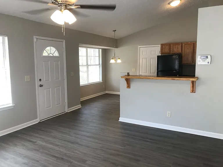102 S Quail Xing — Photo 2