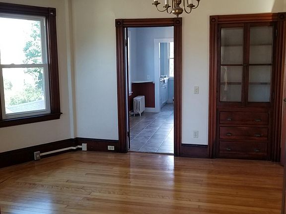 3rd image of 16 King St #2