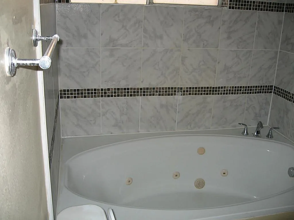 3 bed, 2.0 bath, 1350 sqft, $1,675 — Photo 4