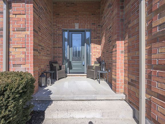 2nd image of 1164 Aintree Rd