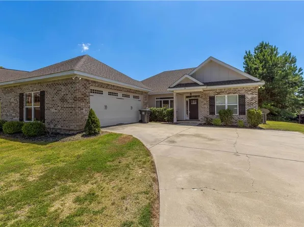 70 Tree Top Hl, Smiths Station, AL 36877