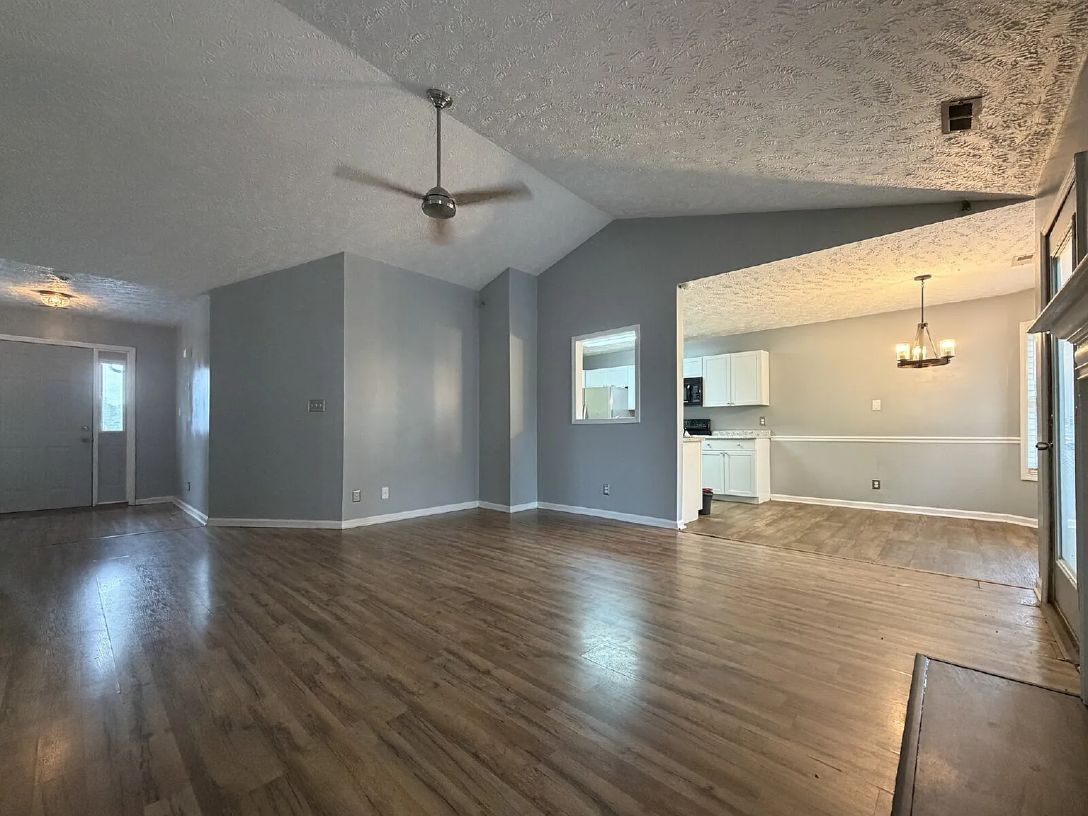 3 bed, 2.0 bath, 1200 sqft, $1,650 — Photo 3