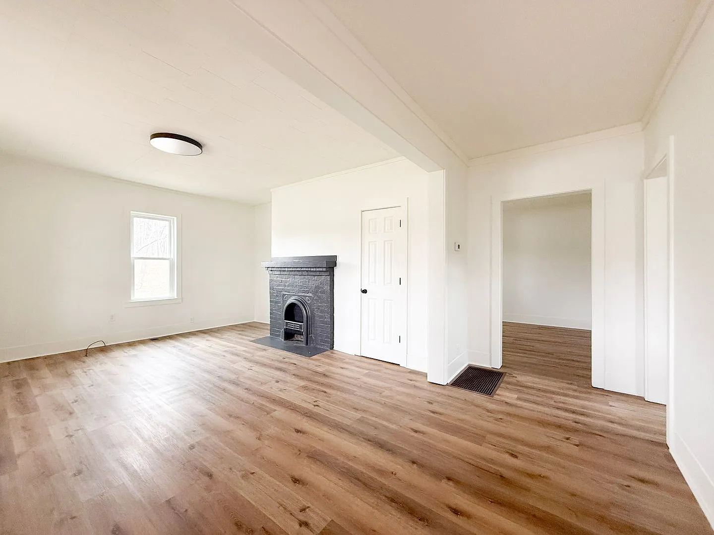 Spacious 3-Bedroom Home with Full Basement and Modern Updates in Sparta — Photo 2