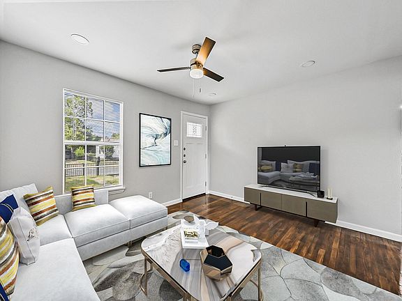 5th image of 2711 Canary Dr
