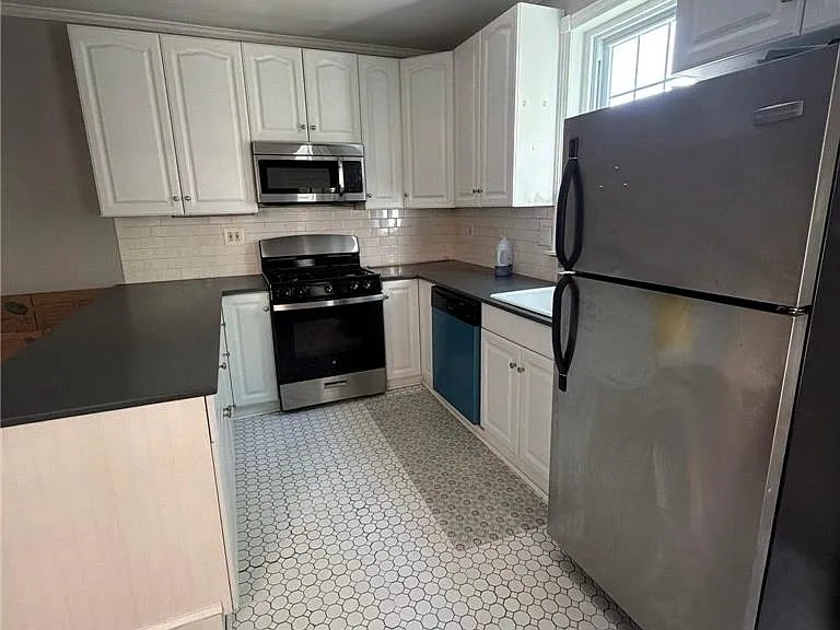 350 Dupont St — Photo 4