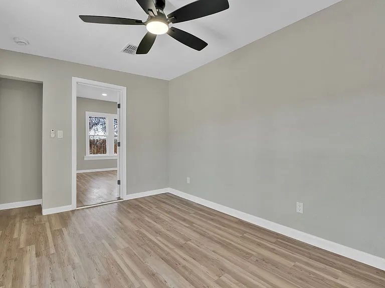 439 W Lubbock St — Photo 10
