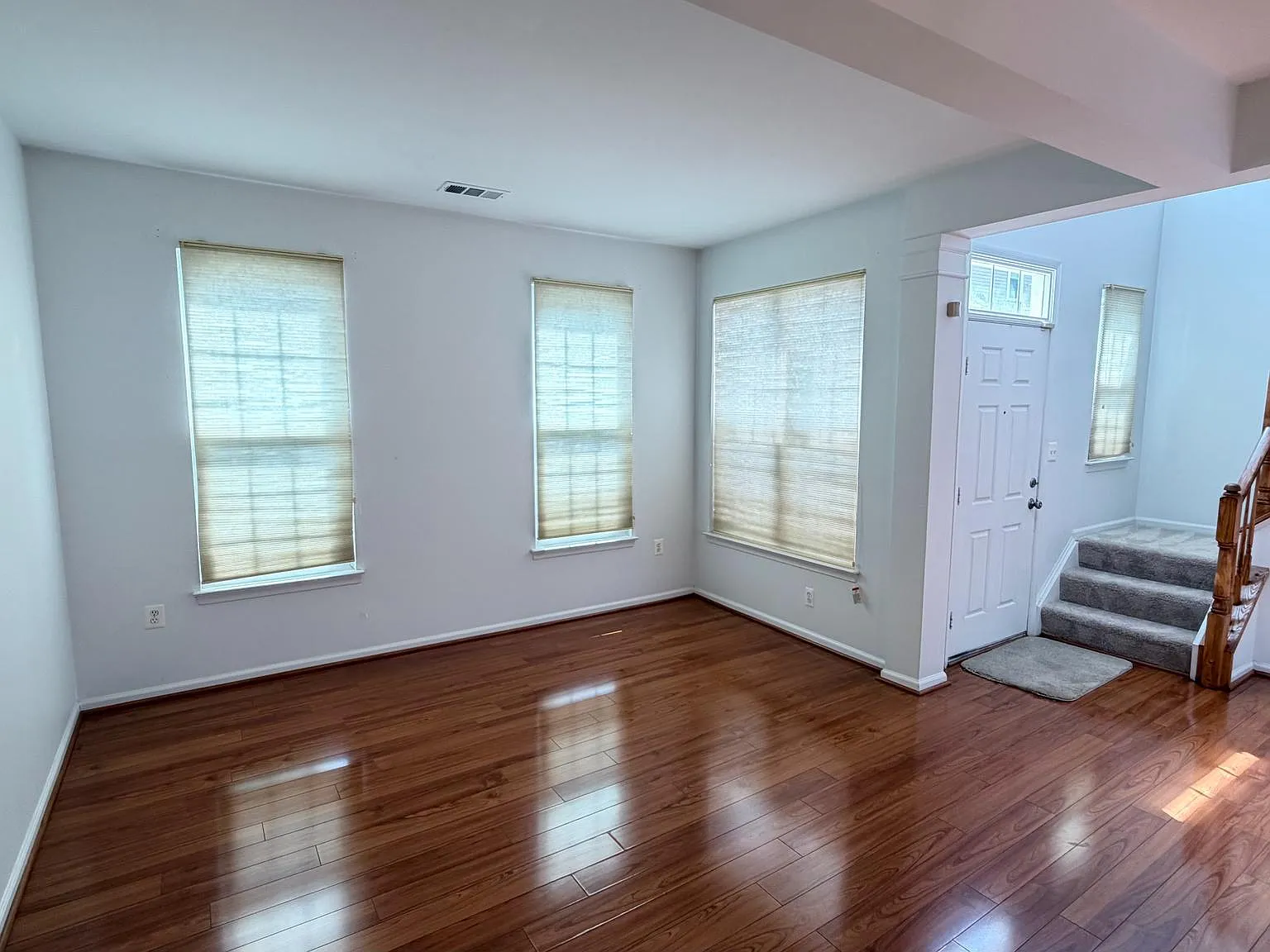 3 bed, 2.5 bath, 2285 sqft, $3,200 — Photo 4