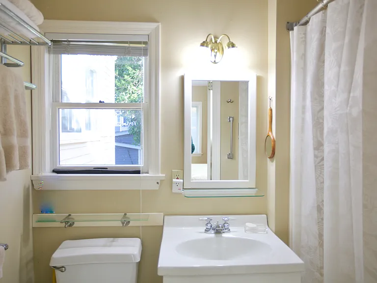 18 Clinton Ave — Photo 11