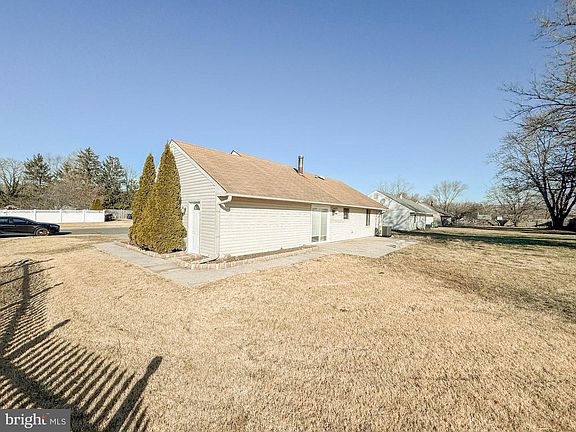 3rd image of 604 Cobblestone Rd