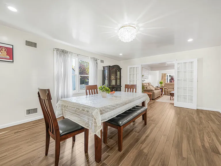 405 Burnet Pl — Photo 3