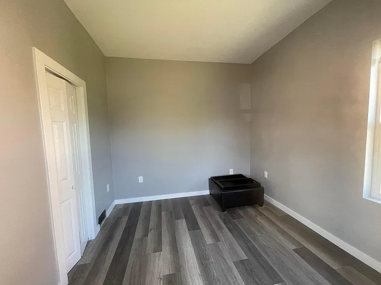 212 W 5th St #1 — Photo 5