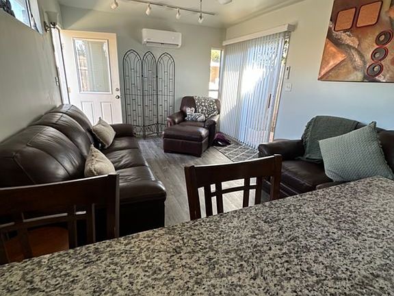 4th image of 1604 Chestnut Ave #B