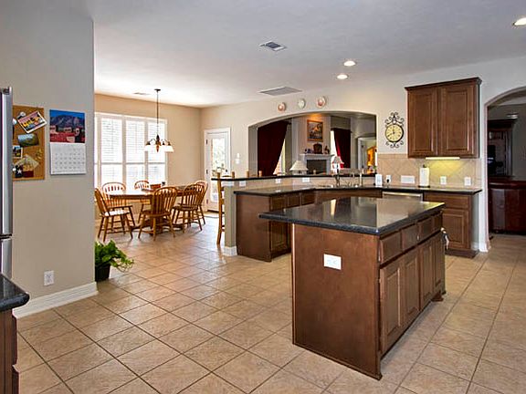4th image of 2106 Cactus Cir