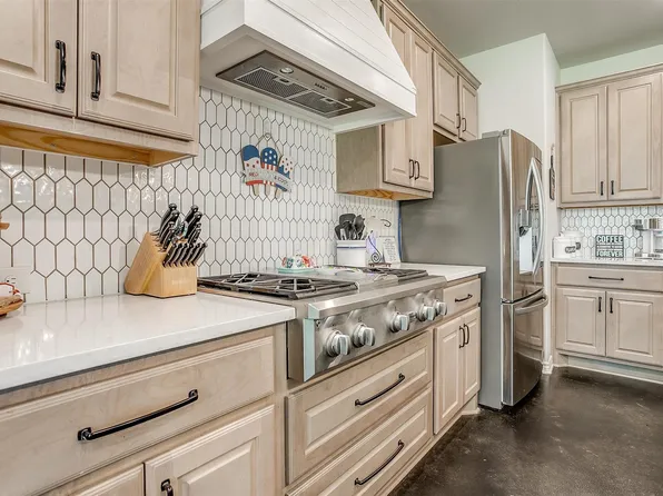 312 E Vaughn Rd, Cleburne, TX 76031