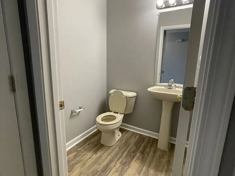 202-210 Pepperwood Ct — Photo 3