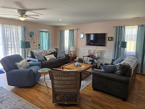 4th image of 315 E Youngs Ave #201