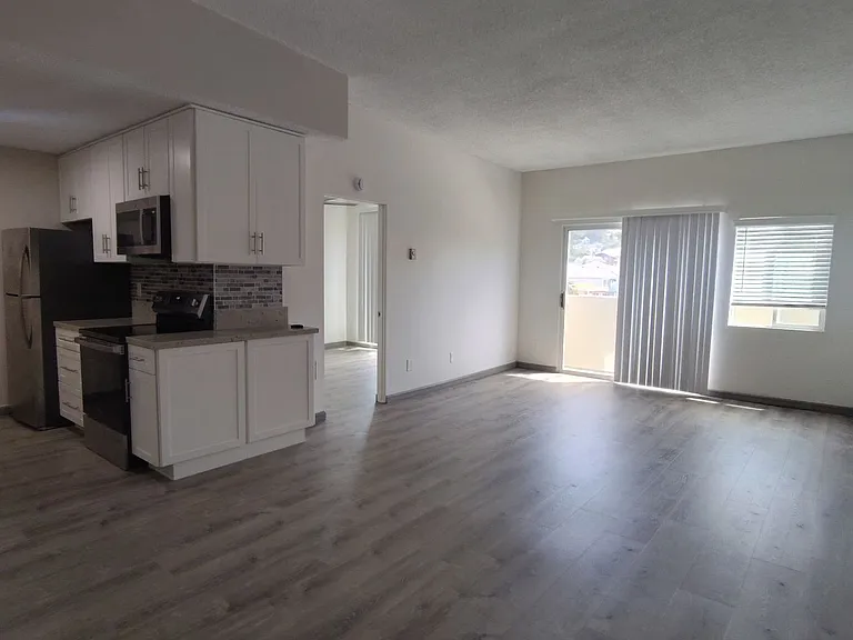 Herschel Apartments — Photo 3