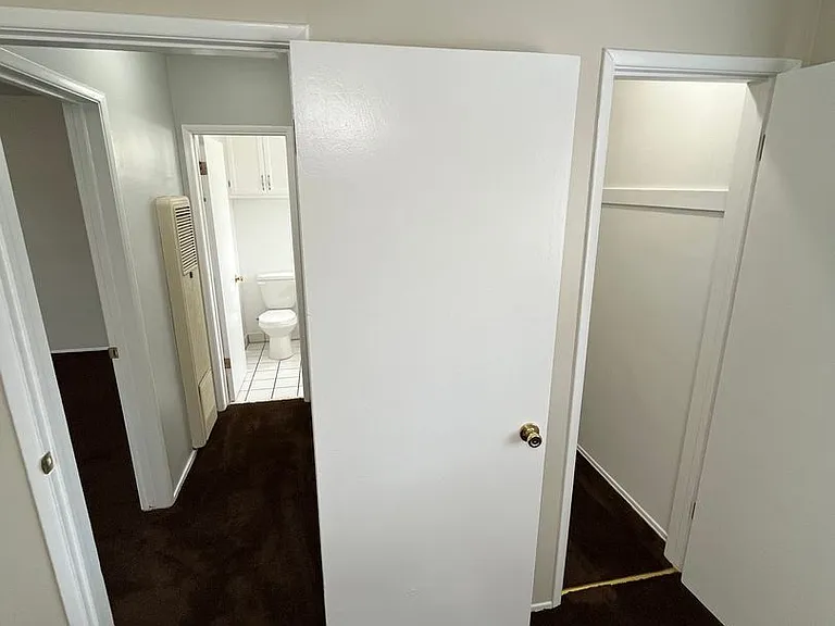 10226 Darby Ave — Photo 9