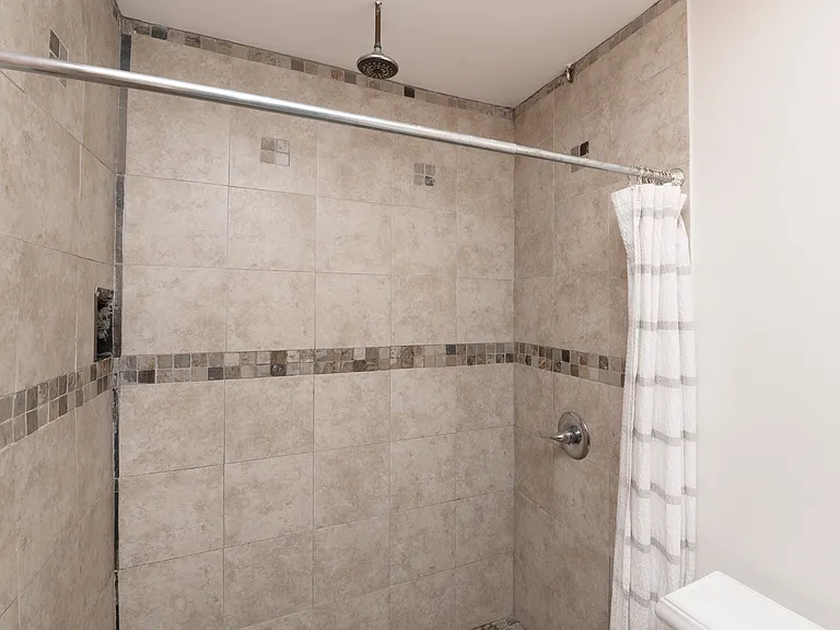 2118 Saint James Ave #1 — Photo 18