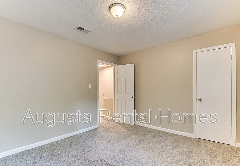 137 Chalet North Ct — Photo 20