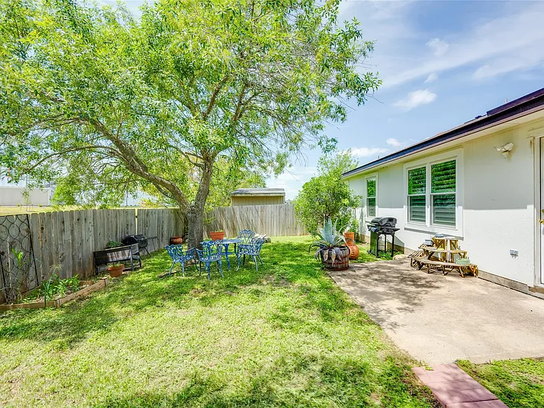 18325 Maxa Dr — Photo 34