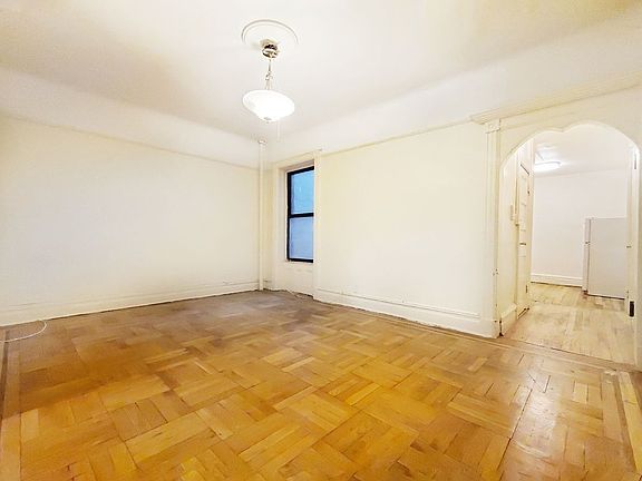 5th image of 1050 Bergen St #2L