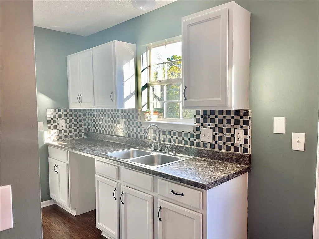51 Valley View Dr — Photo 1