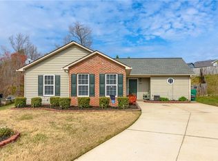 2464 Saint Stephens Ct, High Point, NC 27265