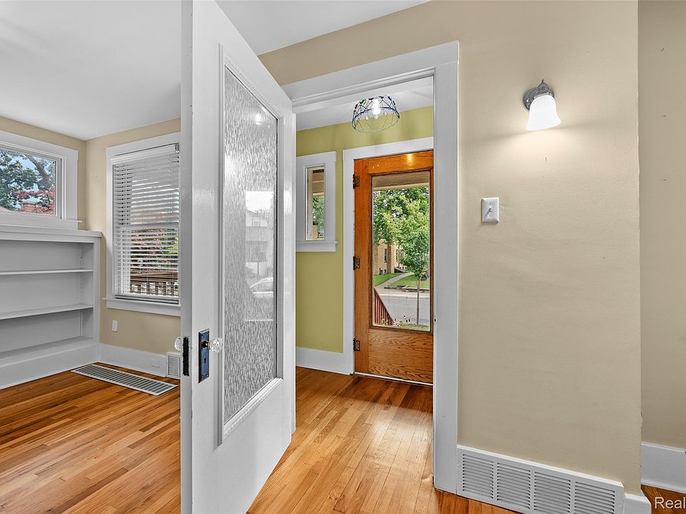 608 S West St, photo 16