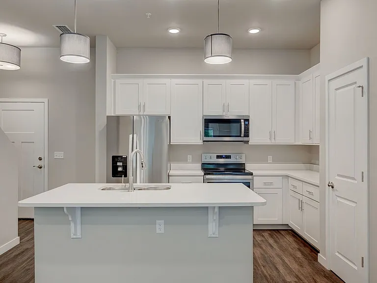 Metro 39 Apartments — Photo 48