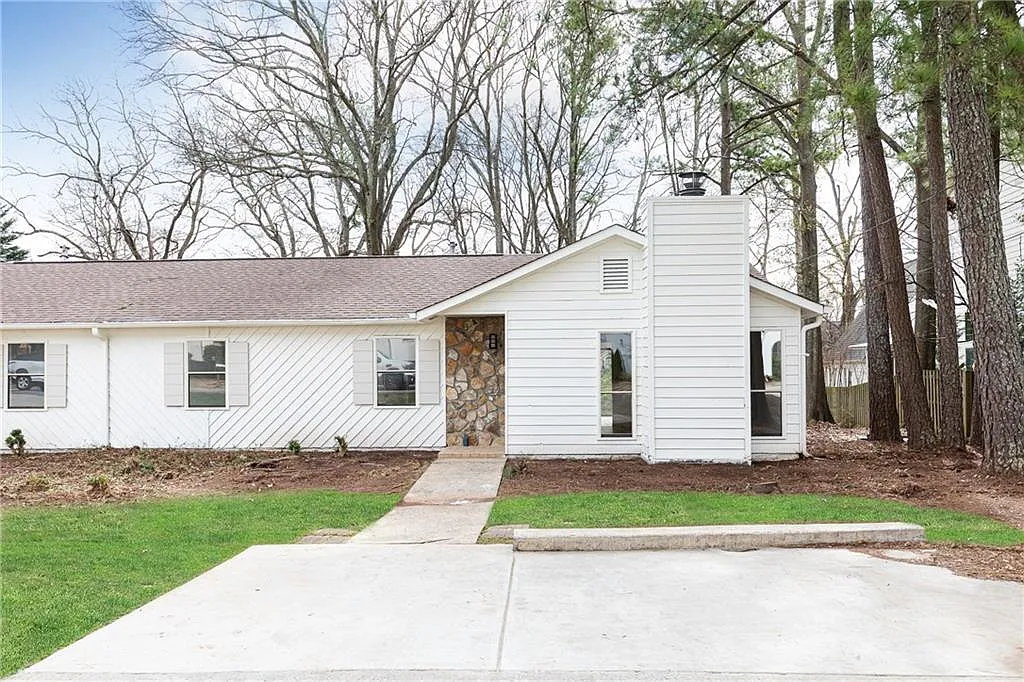 3 bed, 2.0 bath, $2,350 — Photo 2