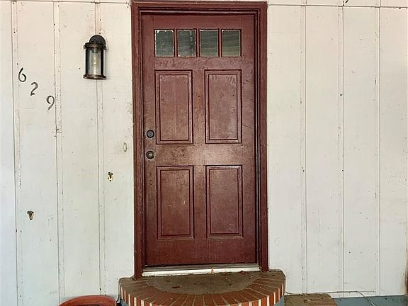 3rd image of 629 Coral Cir