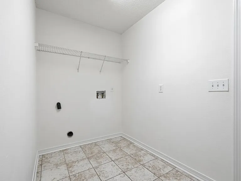 2030 Hawthorne Dr — Photo 34