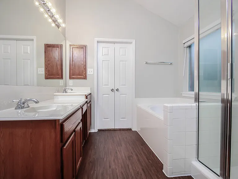 2809 Berry Hl — Photo 11