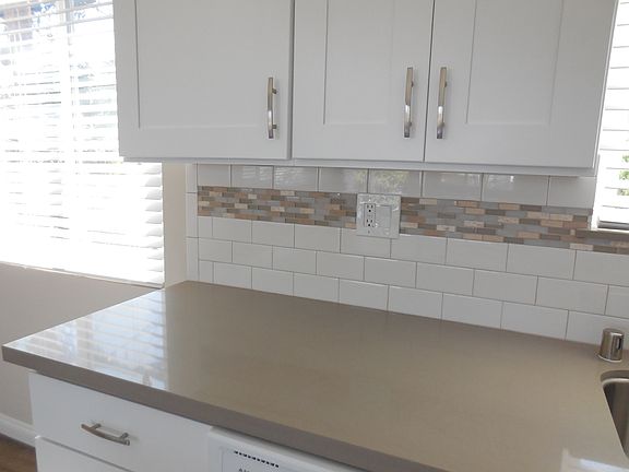 Subway tile with glass backsplash detail
