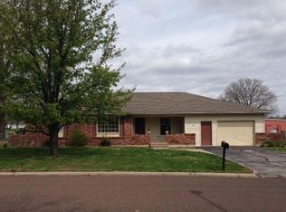 31 E Black St, Marshall, MO 65340
