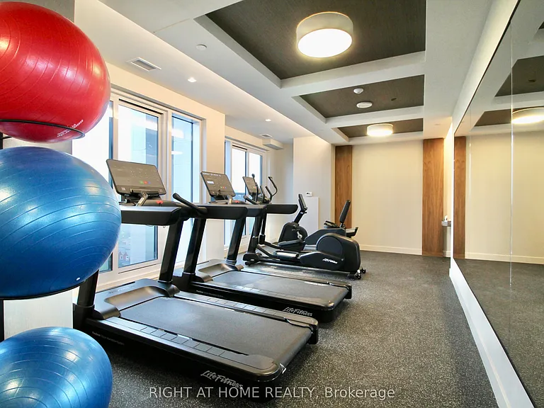560 Rideau St #1006 — Photo 15