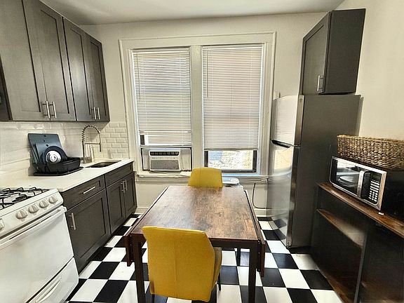 4th image of 24-35 38th St #3F