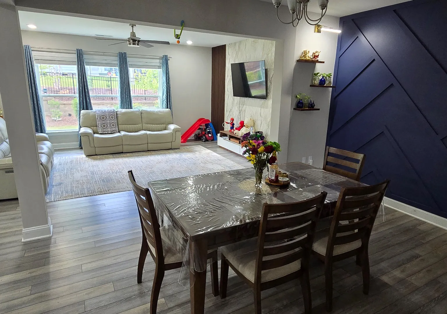 3 bed, 3.5 bath, 2542 sqft, $2,795 — Photo 2