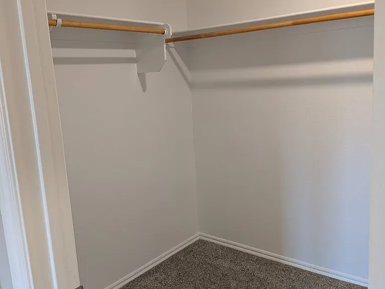 512 Comanche Dr — Photo 6