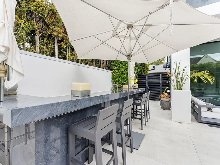 213 S La Peer Dr — Photo 66