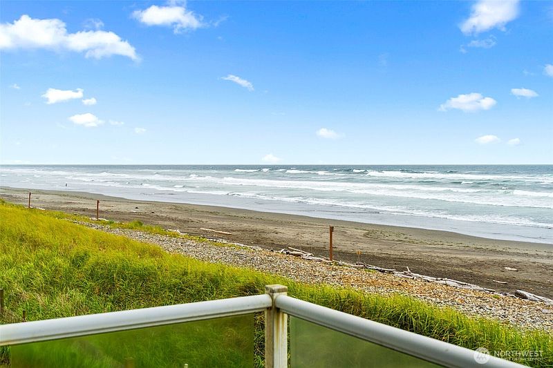 2nd image of 1600 W Ocean Avenue #723