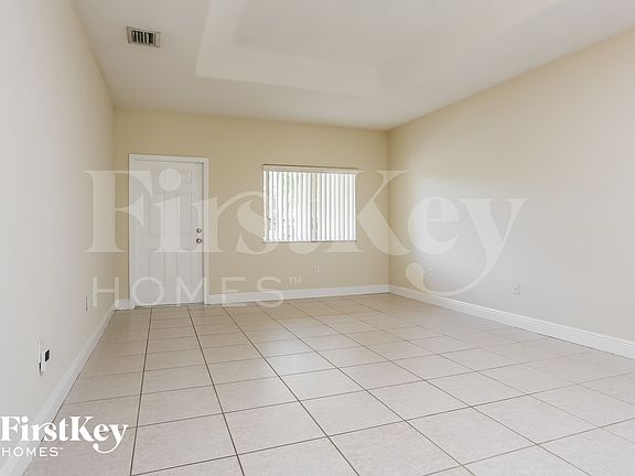 4th image of 213 SW 15th Pl