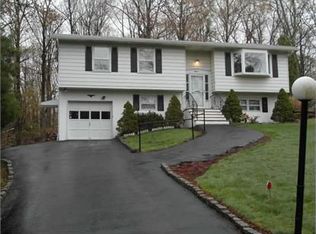 7 Vassar Trl, Hopatcong, NJ 07843
