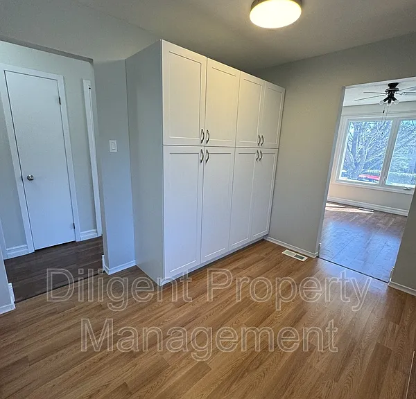 581 Barnes Cres #6 — Photo 9