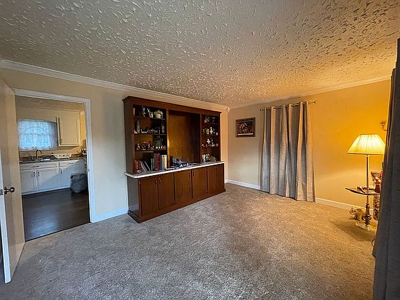 3rd image of 110 Bluff Dr