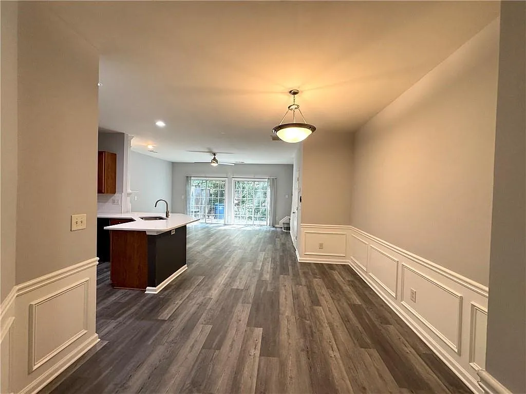 3 bed, 2.5 bath, 1416 sqft, $2,200 — Photo 2